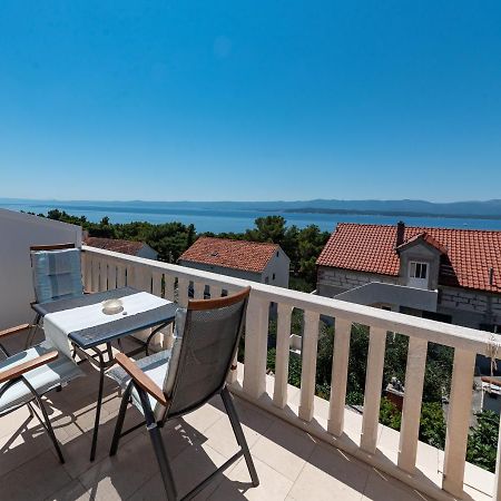 Apartments Kristian Бол Екстериор снимка