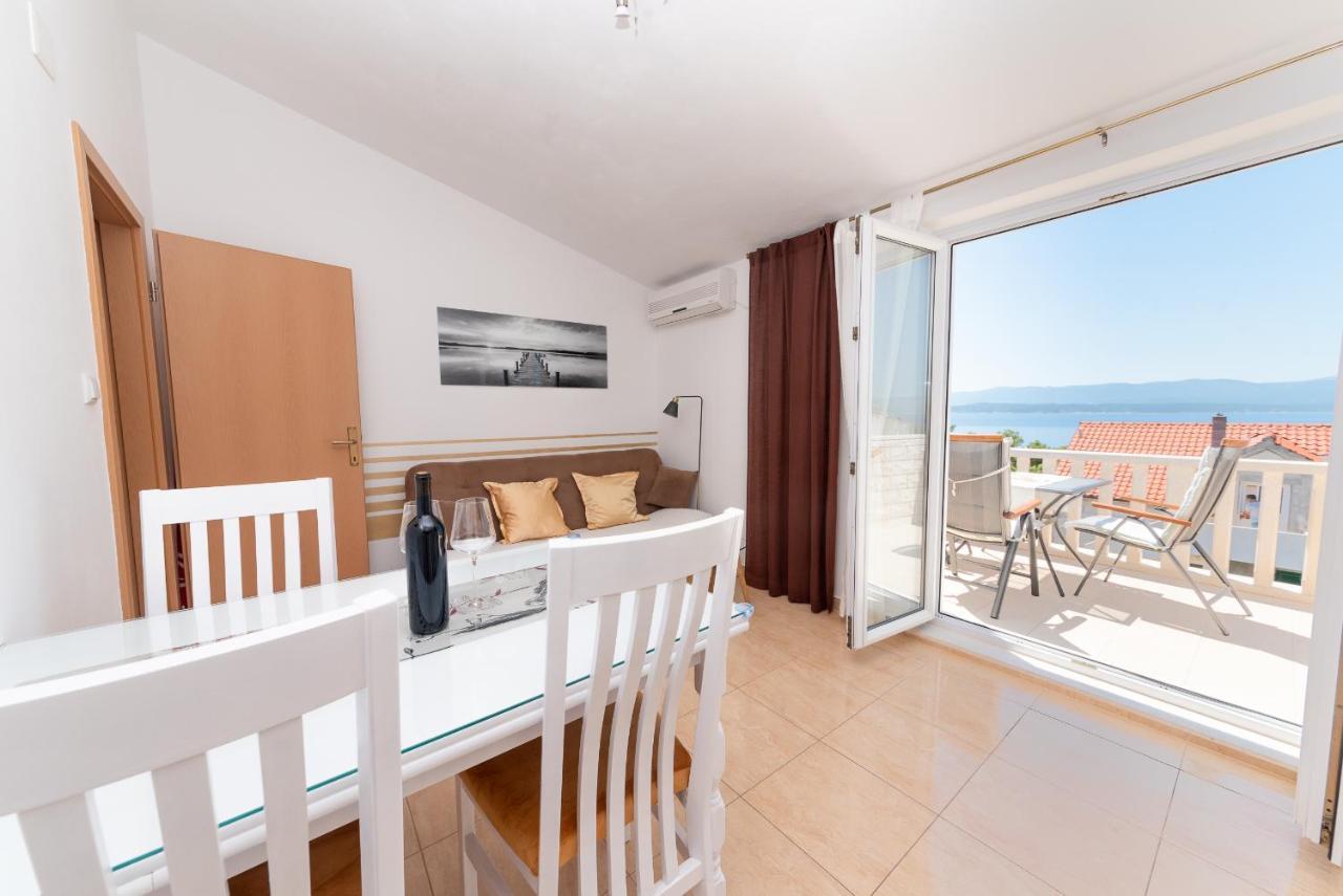 Apartments Kristian Бол Екстериор снимка