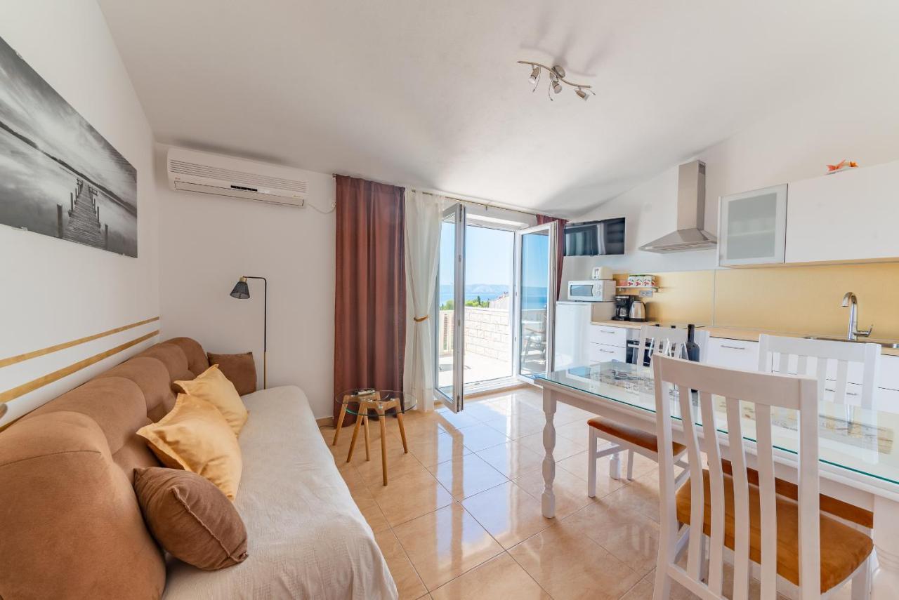 Apartments Kristian Бол Екстериор снимка