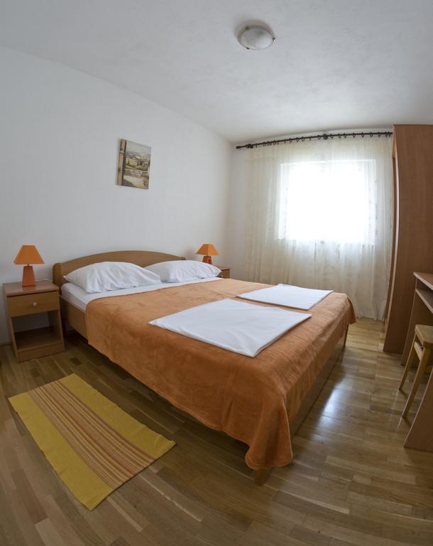 Apartments Kristian Бол Стая снимка