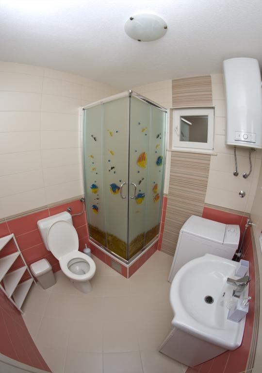 Apartments Kristian Бол Стая снимка