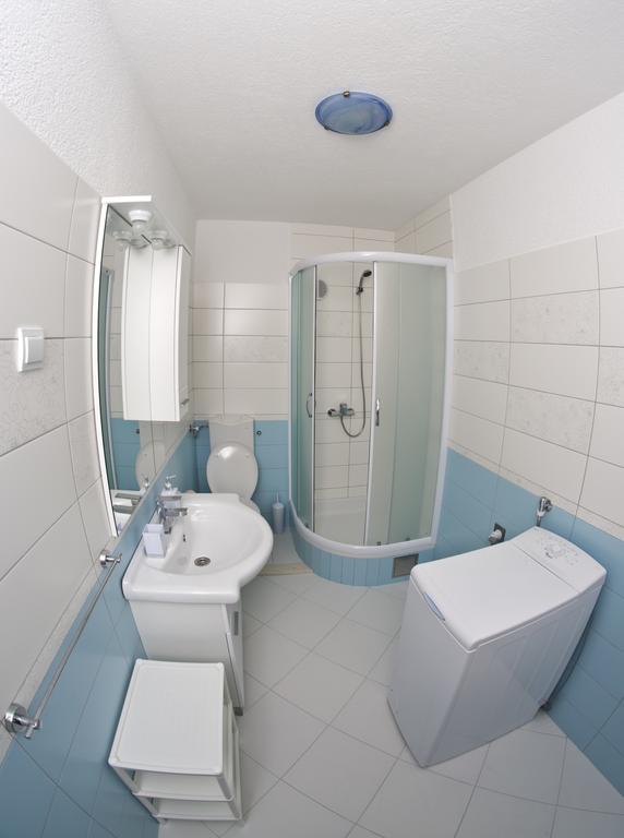 Apartments Kristian Бол Стая снимка