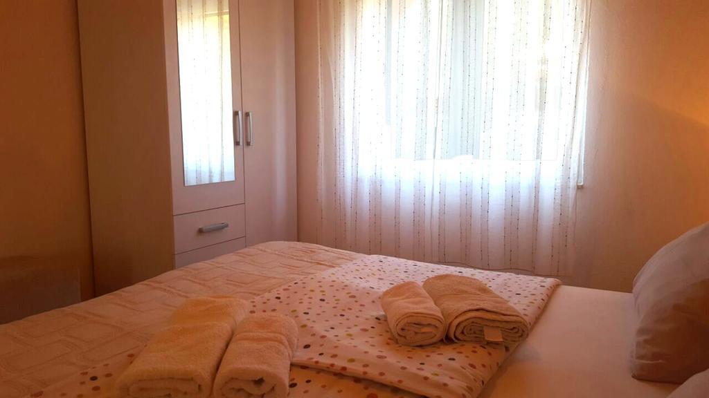Apartments Kristian Бол Екстериор снимка