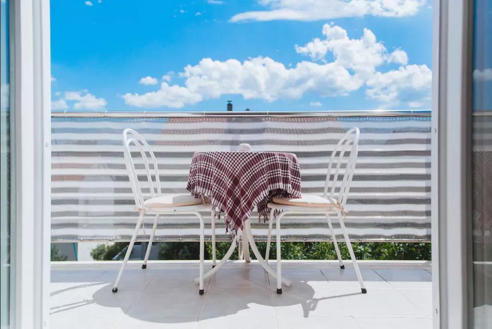 Apartments Kristian Бол Екстериор снимка