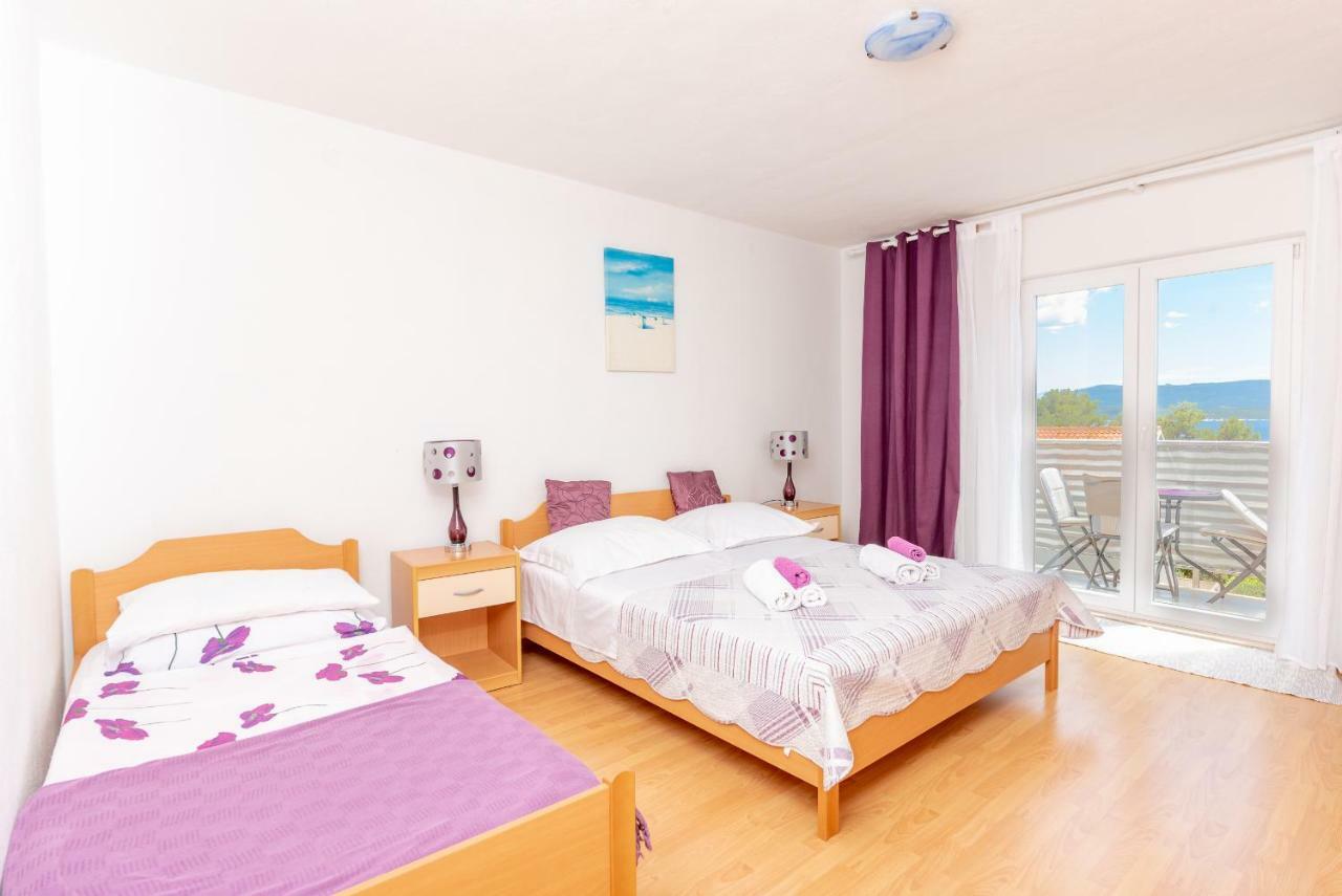 Apartments Kristian Бол Екстериор снимка